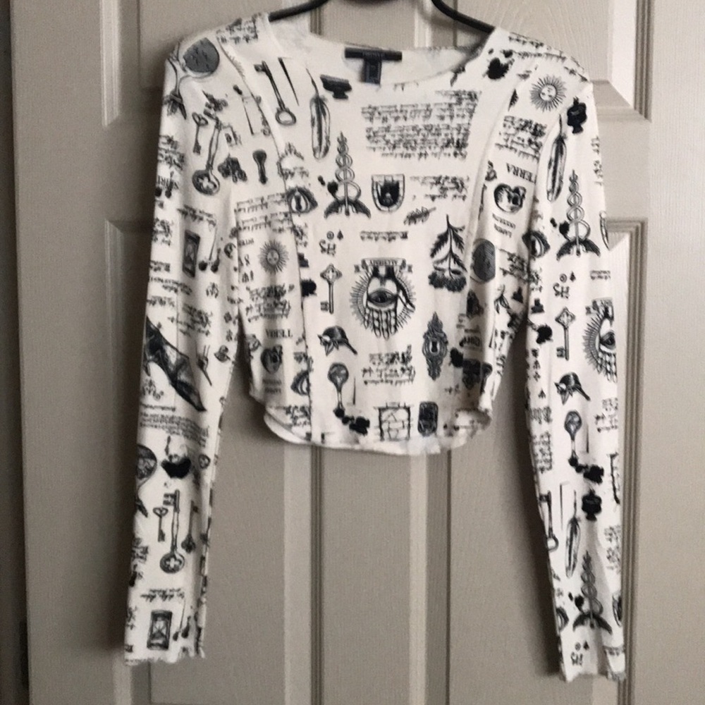 Forever 21 cropped graphic T-shirt. Size M